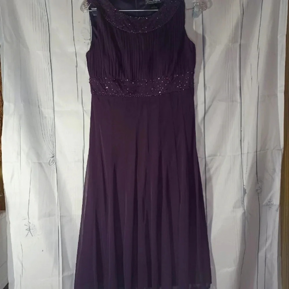 Jessica Howard Dresses & Skirts - Jessica Howard purple formal sleeveless dress